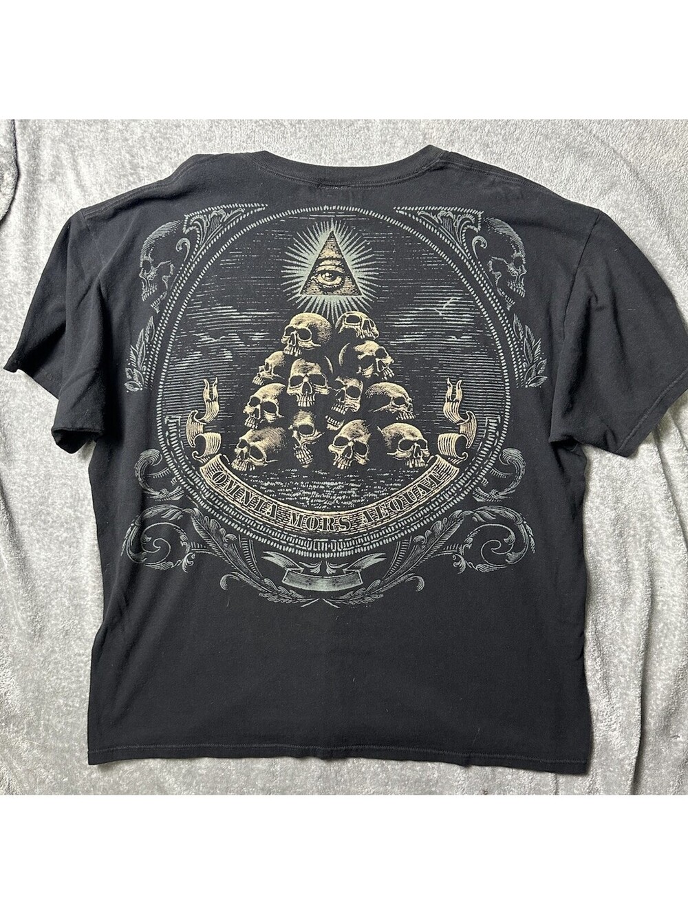 VTG XL Liquid Blue Omnia Mors Aequat Skull T Shirt Large Gothic Occult Y2K AOP